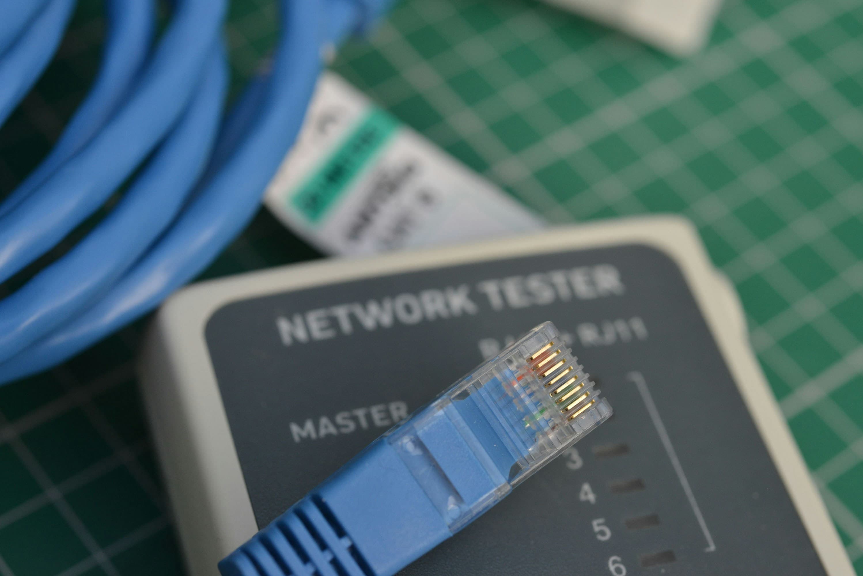 Сетевой тестер на столе, концепция диагностики IP-адреса